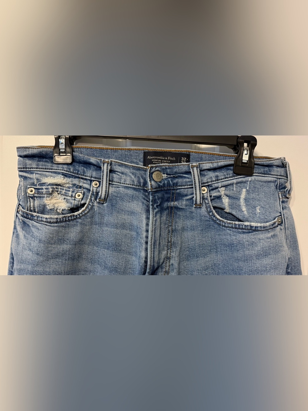 NWOT - Abercrombie & Fitch Skinny Distressed Jeans in Light Blue Wash - Picture 3 of 6